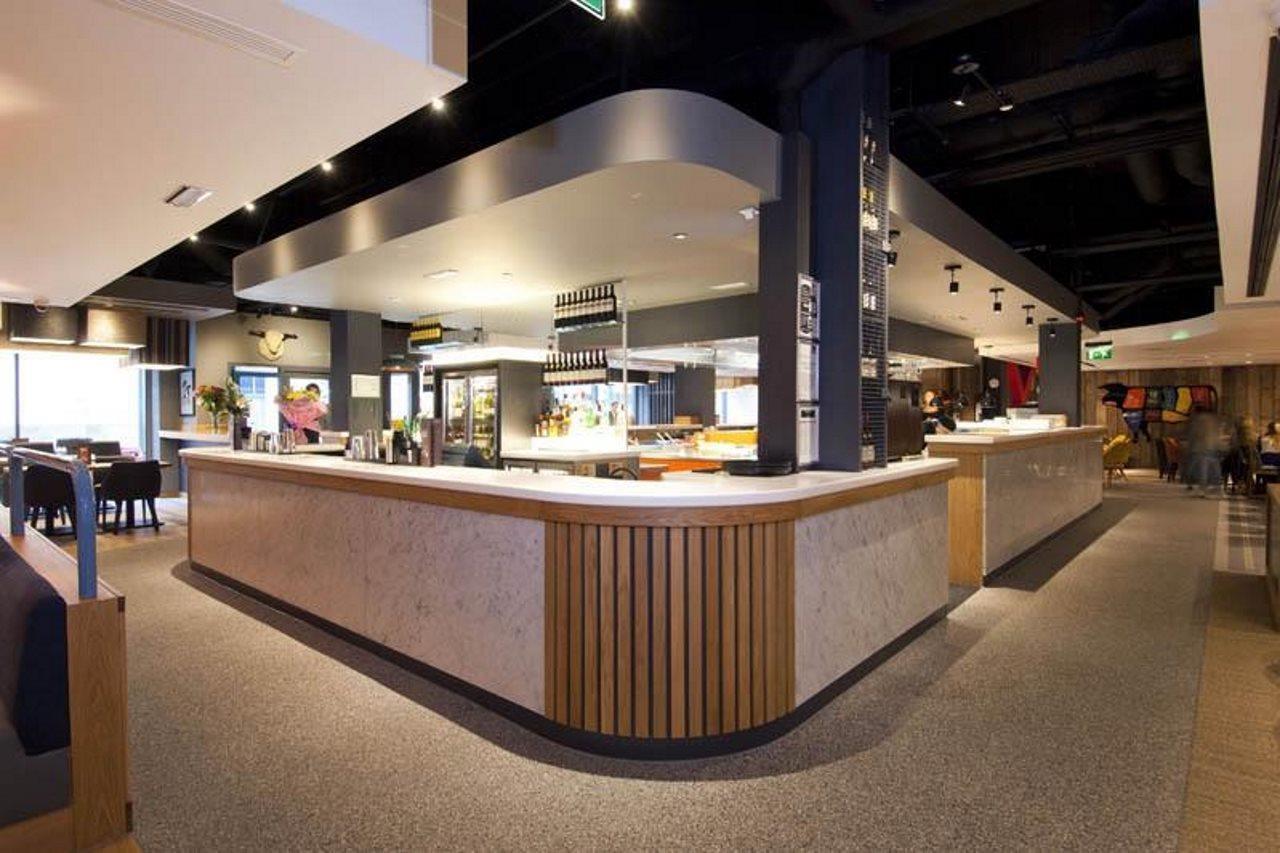 Premier Inn Halifax Town Centre Bagian luar foto