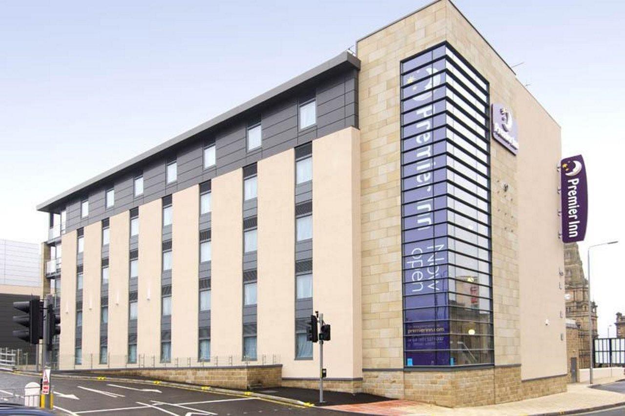 Premier Inn Halifax Town Centre Bagian luar foto